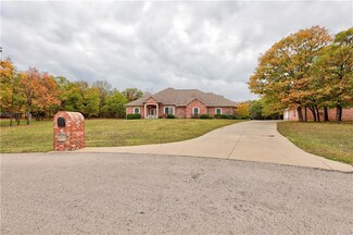 19231 Charleston Point, Shawnee, OK 74801