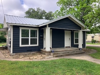 204 E Dry St, San Saba, TX 76877