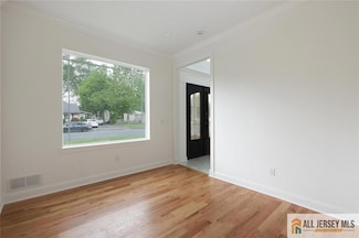 12 Idlewild Rd, Edison, NJ 08817