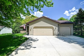 6824 Moon Light Cir, Sun Prairie, WI 53590
