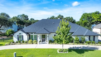 8421 Crosswind Dr, Fort Worth, TX 76179