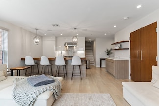 105 W 3rd St Unit 6, Boston, MA 02127