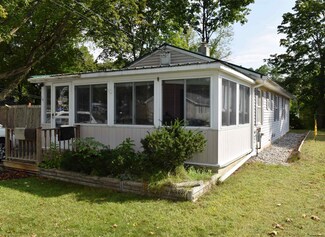 14 Taylor St, Glens Falls, NY 12801