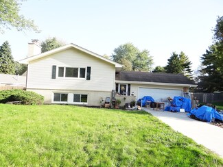 1010 Monticello Dr, Aurora, IL 60506