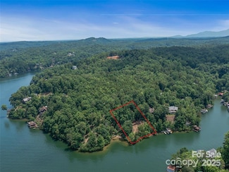 999 Hawthorne Dr, Lake Lure, NC 28746