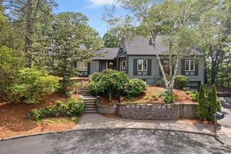 7 Flint Cir, Woburn, MA 01801