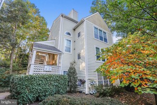7737 Willow Point Dr, Falls Church, VA 22042