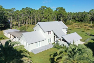 2 Dunaway Ln, Apalachicola, FL 32320