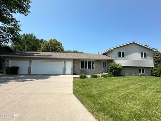 515 16th St NE, Watertown, SD 57201