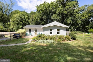 7352 Damascus Rd, Gaithersburg, MD 20882