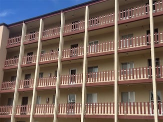 4037 Lake Bayshore Dr Unit 203, Bradenton, FL 34205