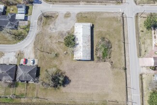 519 E Oak St, Highlands, TX 77562