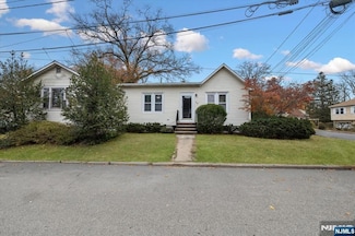 17 Lewis Place, Westwood, NJ 07675
