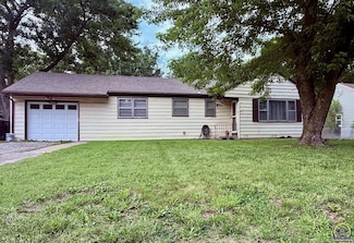 4316 SW 23rd St, Topeka, KS 66614