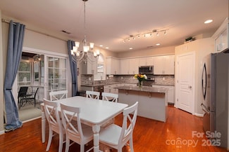 6340 Wyndham Hill Dr, Charlotte, NC 28269