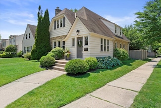 5975 N Shoreland Ave, Milwaukee, WI 53217