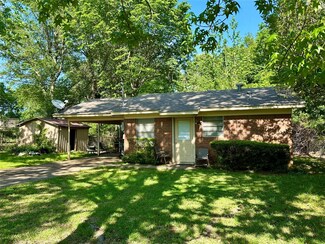 920 Cope Dr, Paris, TX 75462