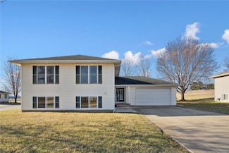 6 Bradley Ct, Central City, IA 52214