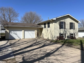 227 E 18th St, Carroll, IA 51401