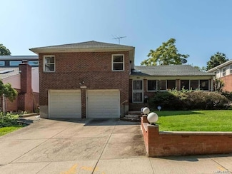 222-60 Birmington Pkwy, Oakland Gardens, NY 11364