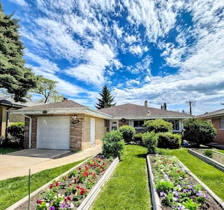 8049 Country Club Ln, Riverside, IL 60546