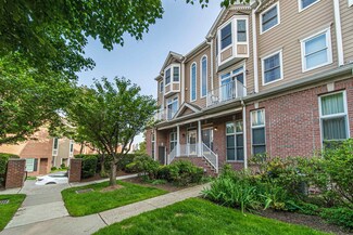 370 Kingston Ct, West New York, NJ 07093