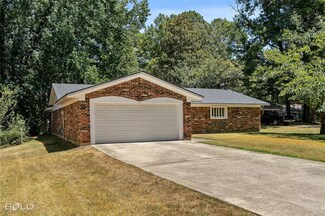 3226 Heatherbrook Dr, Haughton, LA 71037