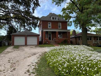 2511 Martin Luther King jr Dr, Peoria, IL 61604
