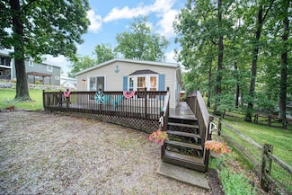 5390 Parkwood Dr, Manitou Beach, MI 49253