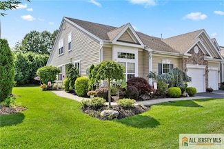 9 Timber Hill Dr, Monroe Township, NJ 08831