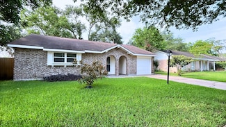 13419 Greenway Dr, Sugar Land, TX 77498