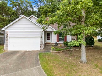 1707 Point Dr W, Little Rock, AR 72211