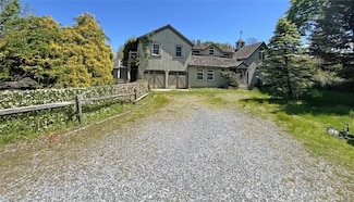 7 Senic Dr, Center Moriches, NY 11934
