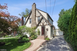 7 Undercliff Rd, Millburn, NJ 07041