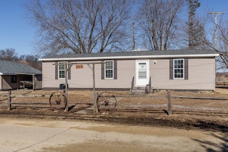2988 E Honey Creek Rd, Chana, IL 61015