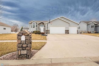 1106 44th Ave N, Fargo, ND 58102