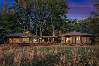 76823 14th Ave, South Haven, MI 49090