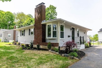 62 Forest St, Middleboro, MA 02346
