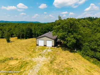 1367 Newman Hill Rd, Shepherdsville, KY 40165