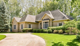 1043 Rosemary Ct, Essexville, MI 48732