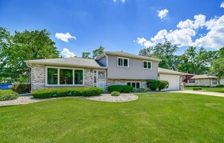 7003 W 110th St, Worth, IL 60482