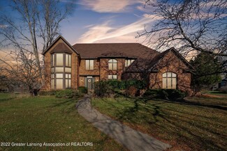 2570 Meadow Woods Dr, East Lansing, MI 48823