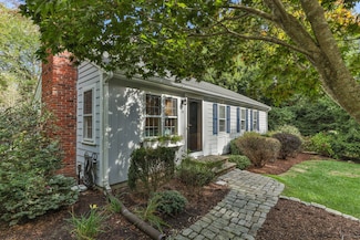 22 Acorn Dr, Falmouth, MA 02540