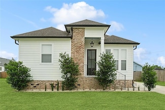 125 Seal Dr, Arabi, LA 70032