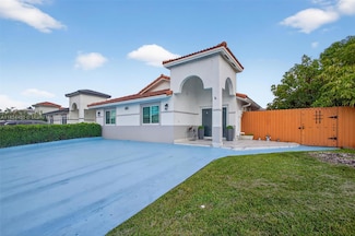 8905 NW 112th St, Hialeah, FL 33018