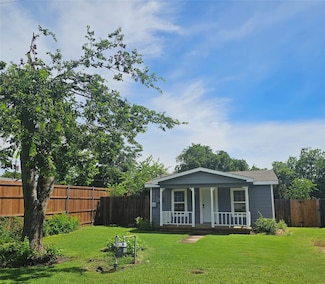 511 W Lake St, Krum, TX 76249