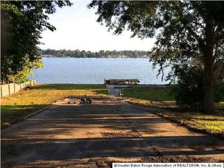 6974 False River Rd, Oscar, LA 70762
