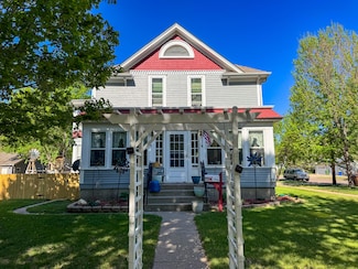 1109 Illinois Ave SW, Huron, SD 57350