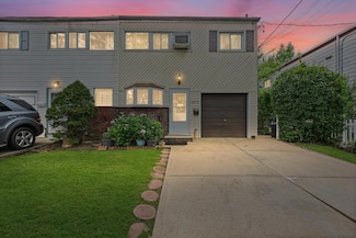 149-70 Weller Ln, Rosedale, NY 11422