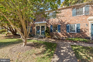 5816 Torington Dr Unit 860, Springfield, VA 22152